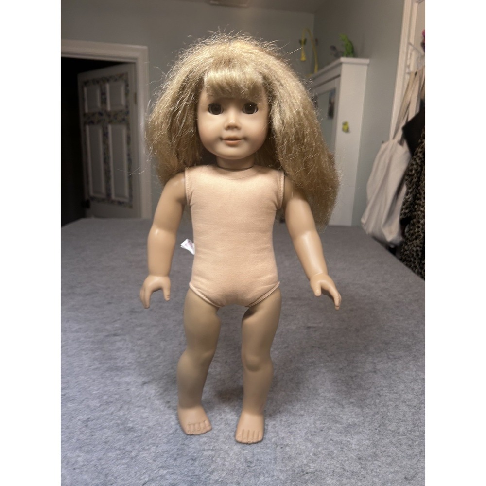 American Girl 18" Doll Gwen Blonde Hair Brown Eyes GOTY 2668 Tag FLAW